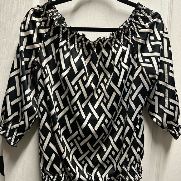White House Black Market Tops - White House Black market - Black and White Geometric Women's Top size XL NWOT824